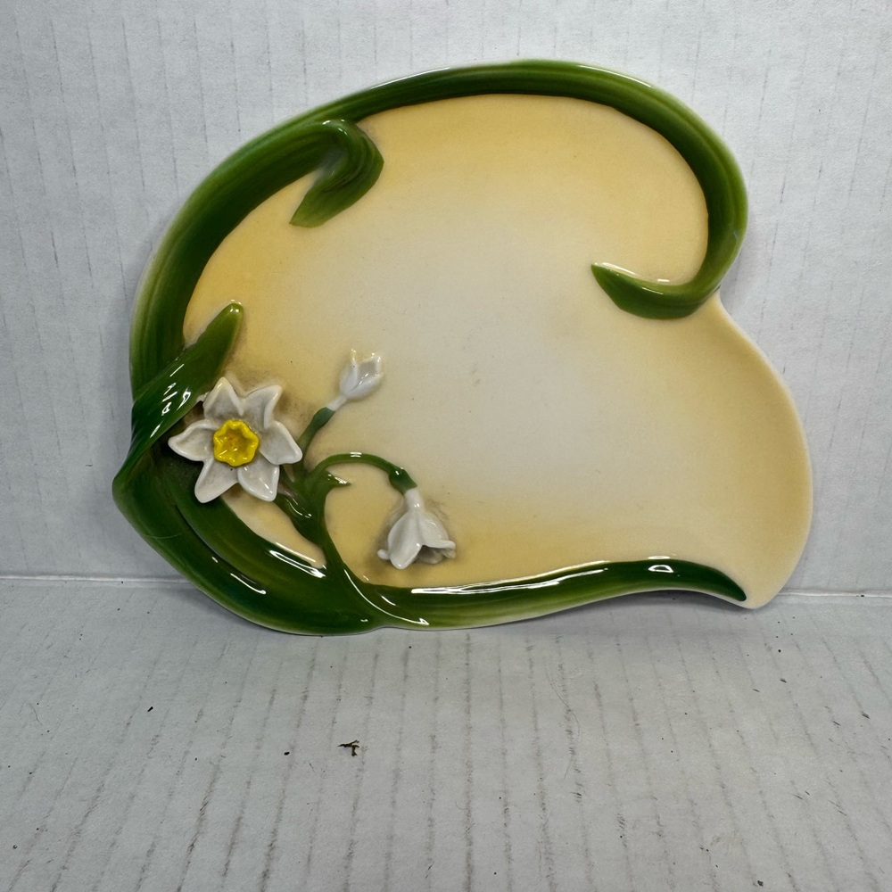Two's Company Narcissus Garden Party Collection